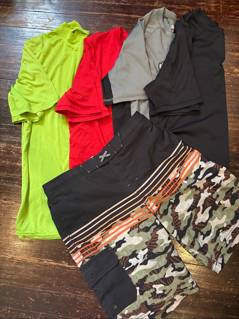 Boys size 14/16 swim lot. 1 swim trunk, 4 shirts